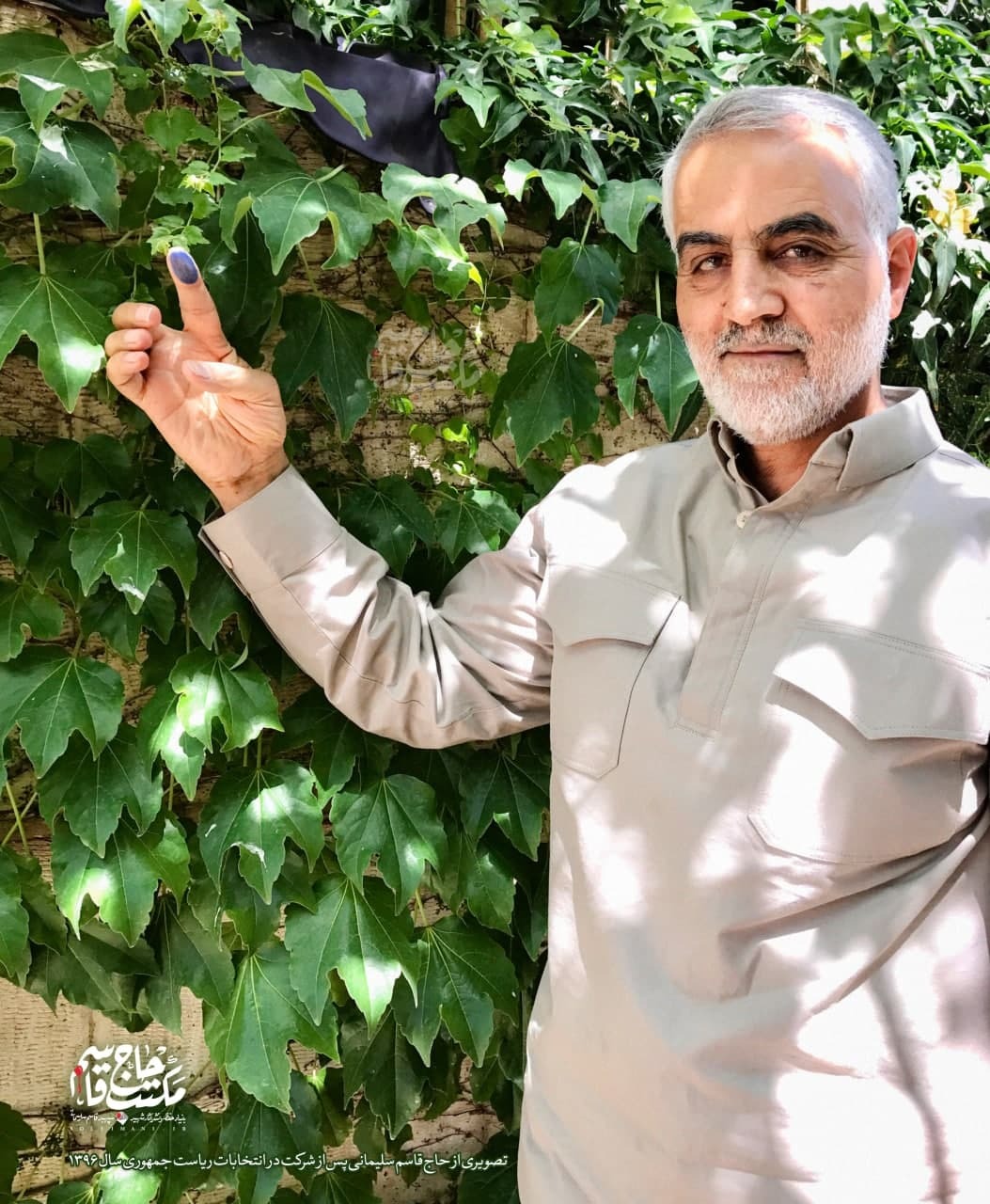 تصویر دیده نشده از حضور شهید سلیمانی در انتخابات سال 96
