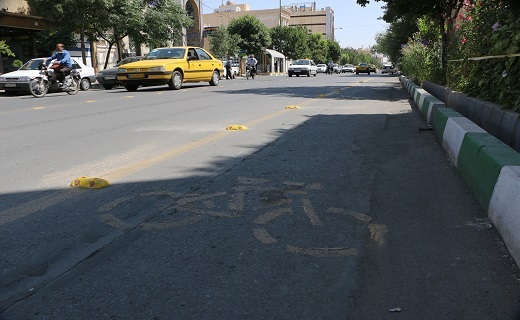 آماده سازی مسیر تردد دوچرخه در خیابان ۱۹دی +تصاویر
