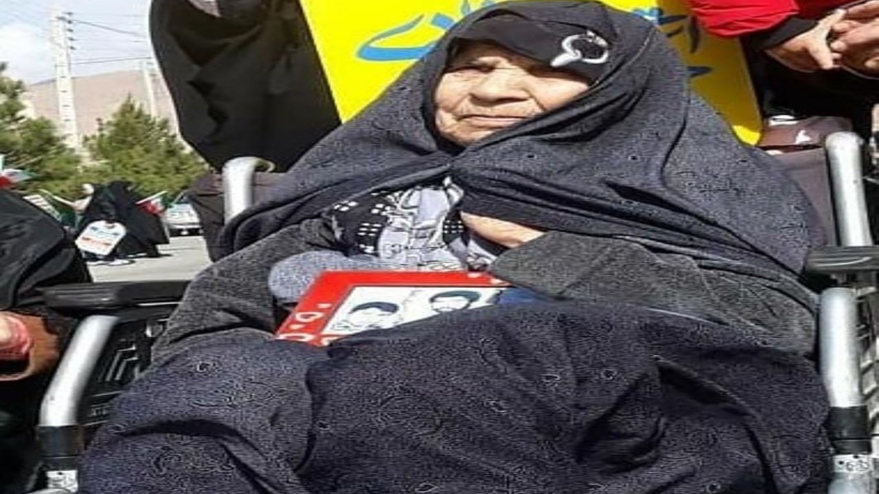 مادر سه شهید در شهر خانوک آسمانی شد