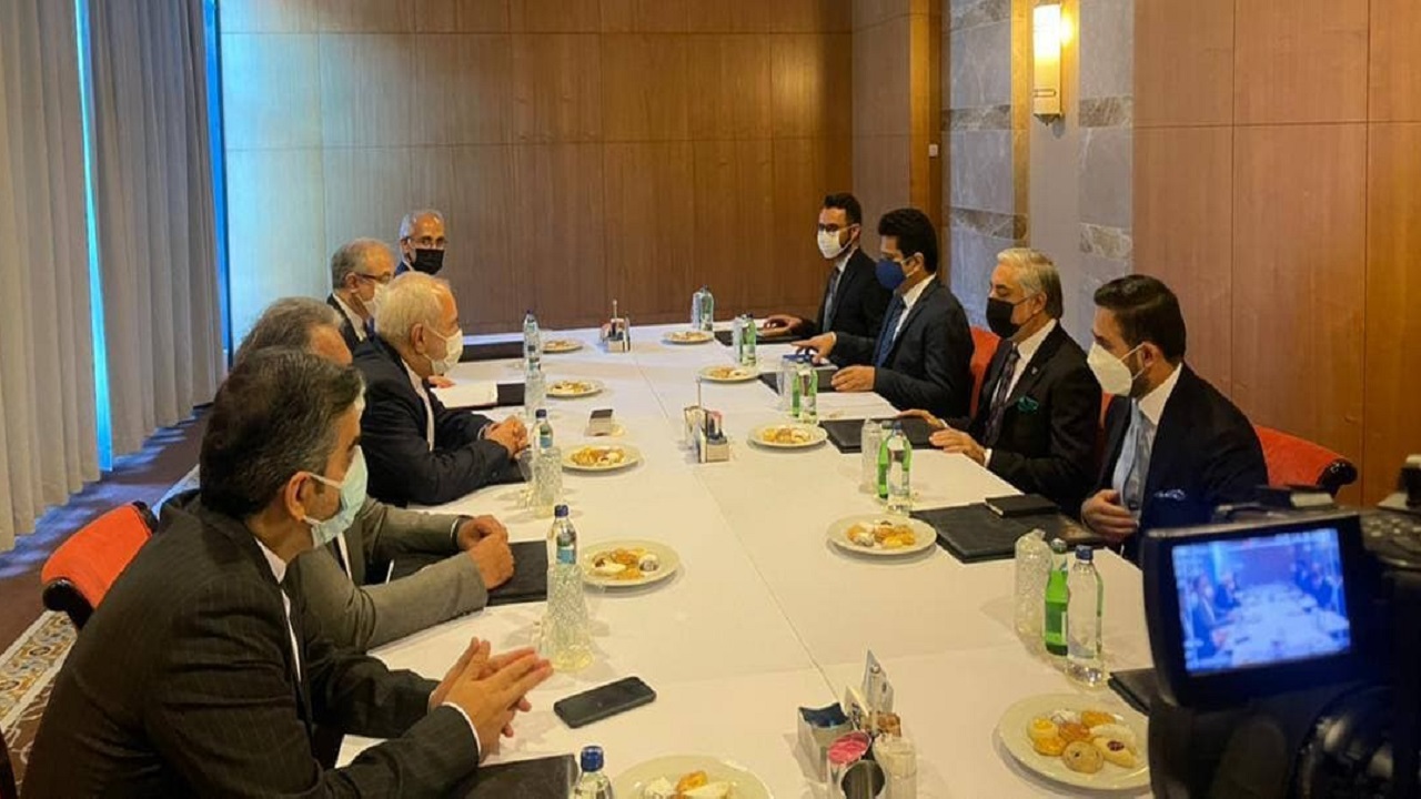 دیدار و گفت‌وگوی وزیر خارجه ایران با رئیس شورای عالی صلح افغانستان