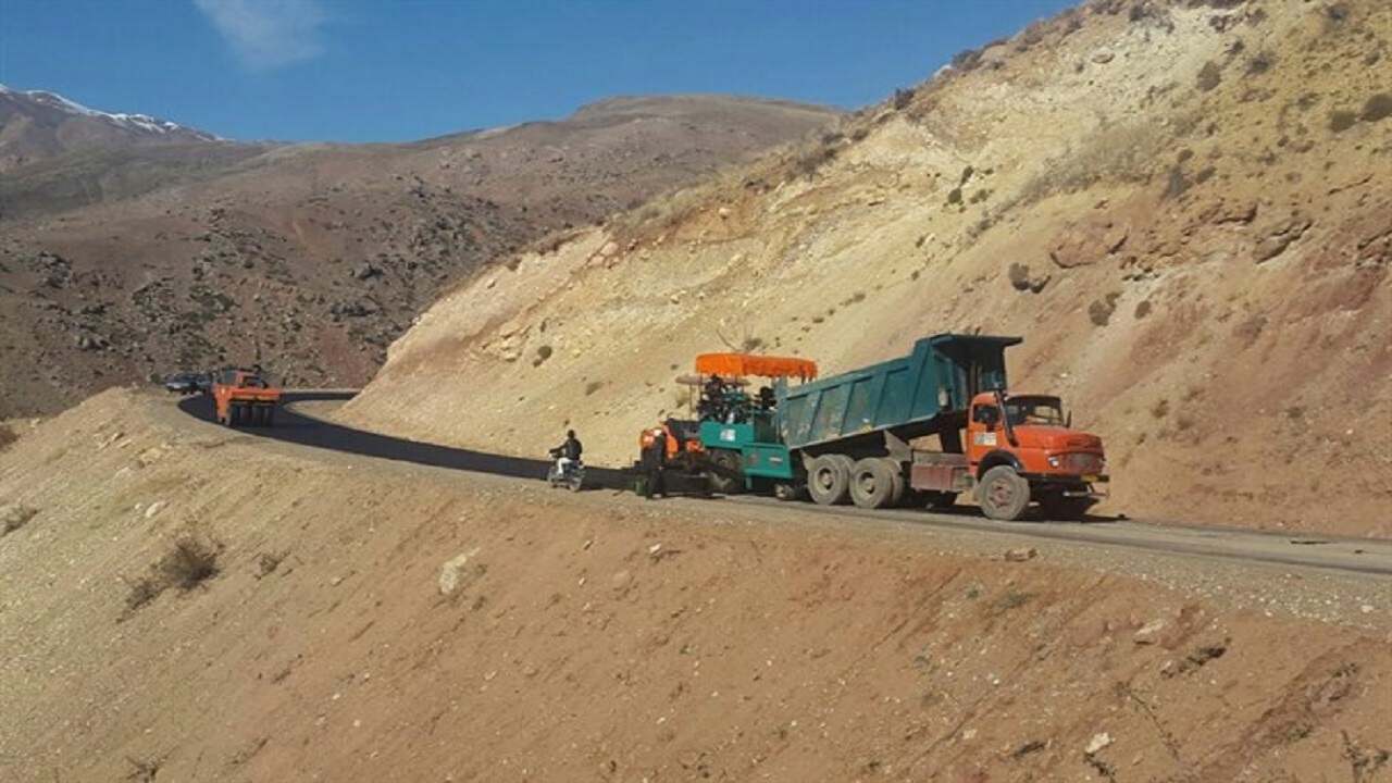 آسفالت ۹۰ کیلومتر راه روستایی تا پایان سال/ ۳۴۰ خودرو ناوگان راهداری خراسان جنوبی را تشکیل می‌دهند