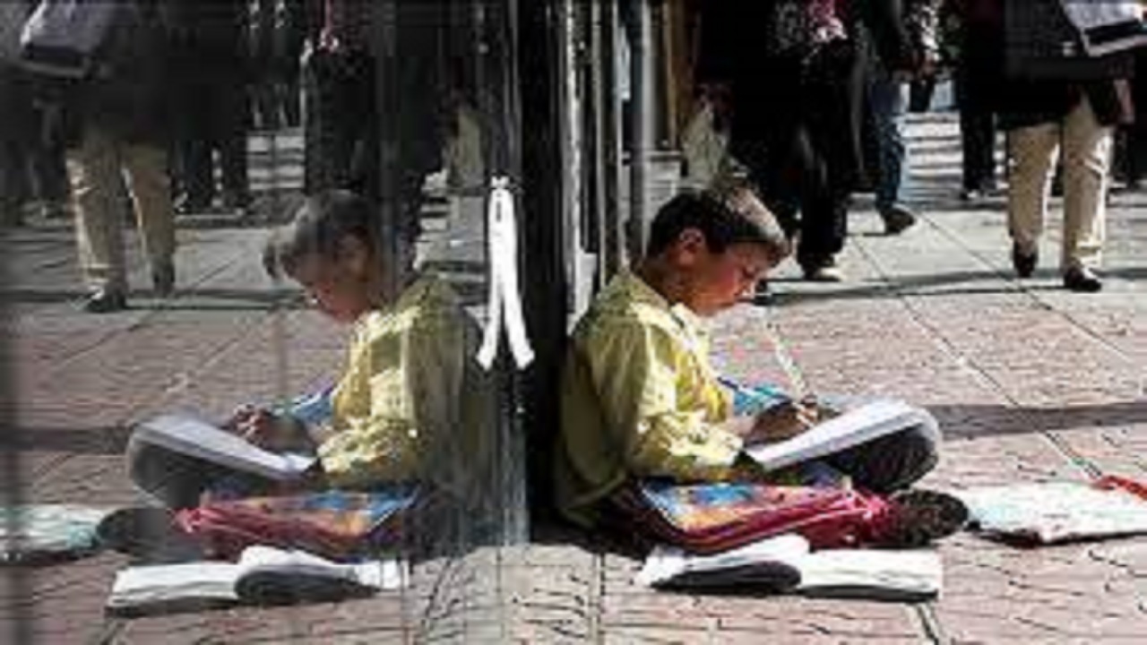 لزوم آموزش و تحصیل برای کودکان کار/ جای کودک در خیابان نیست