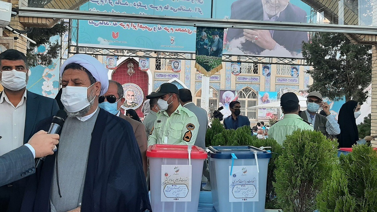 امام جمعه کرمان رأی خود را به صندوق انداخت