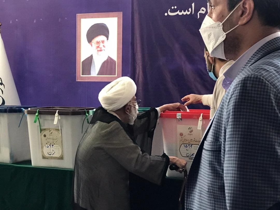 حضور شخصیت های سیاسی در پای صندوق رای احمد جنتی