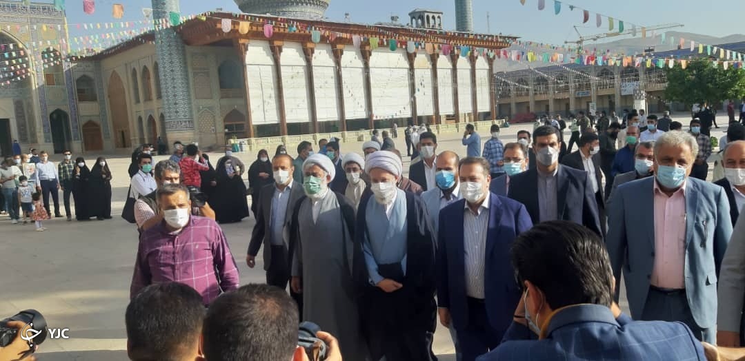 آغاز انتخابات پرشور در استان فارس / صف آرایی شیرازی&zwnj;ها در نخستین لحظات رای&zwnj;گیری + فیلم و تصاویر