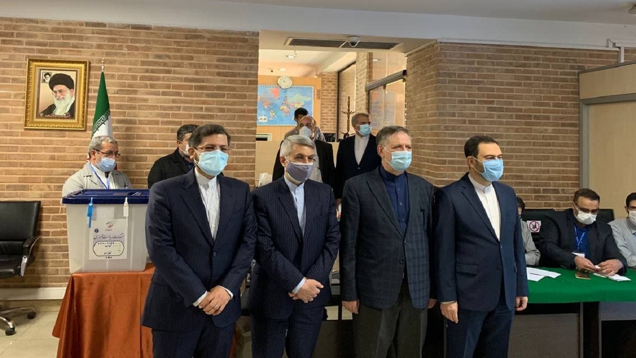 بازدید اعضای شورای معاونین وزارت امور خارجه از ستاد انتخابات خارج از کشور