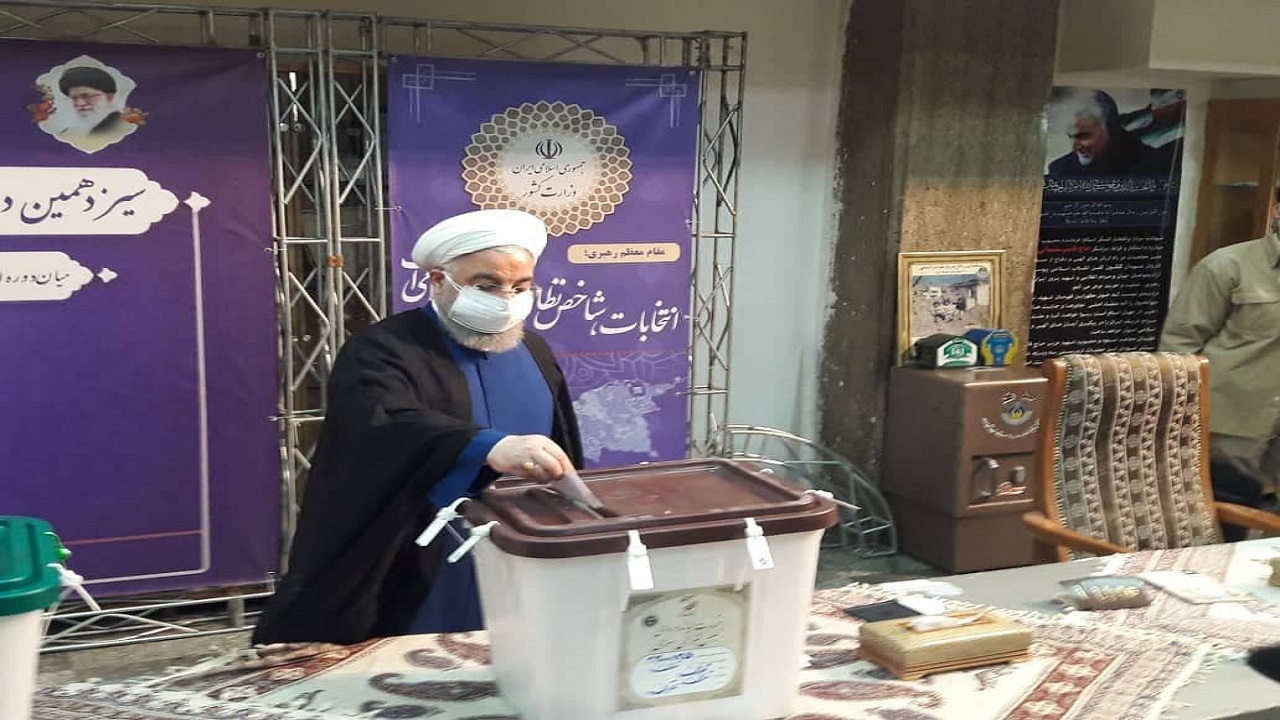 رئیس جمهور رای خود را به صندوق انداخت