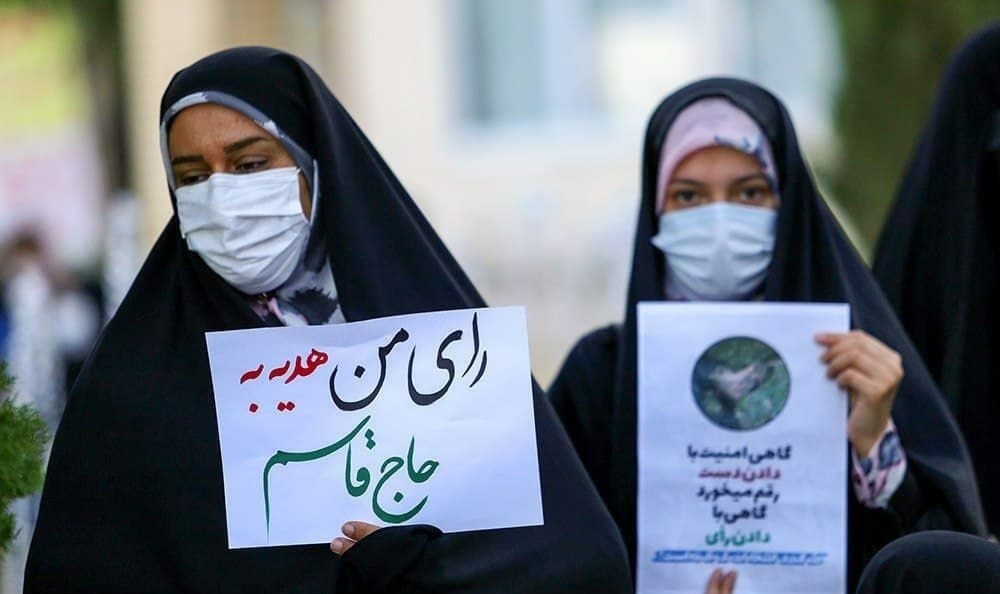 حضور پرشور رای دهندگان دیار کریمان در جوار مزار شهید حاج قاسم سلیمانی + عکس