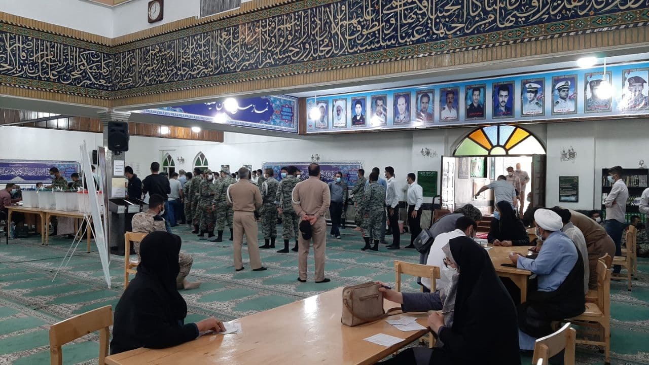 حضور پرشور شهروندان تهرانی در روز سرنوشت&zwnj;ساز کشور + تصاویر