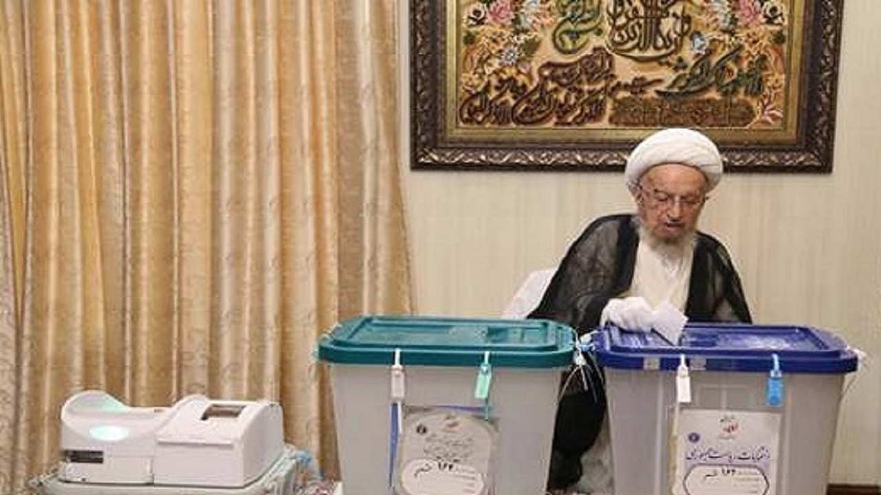 حضور حداکثری توطئه‌های دشمنان را خنثی می‌کند