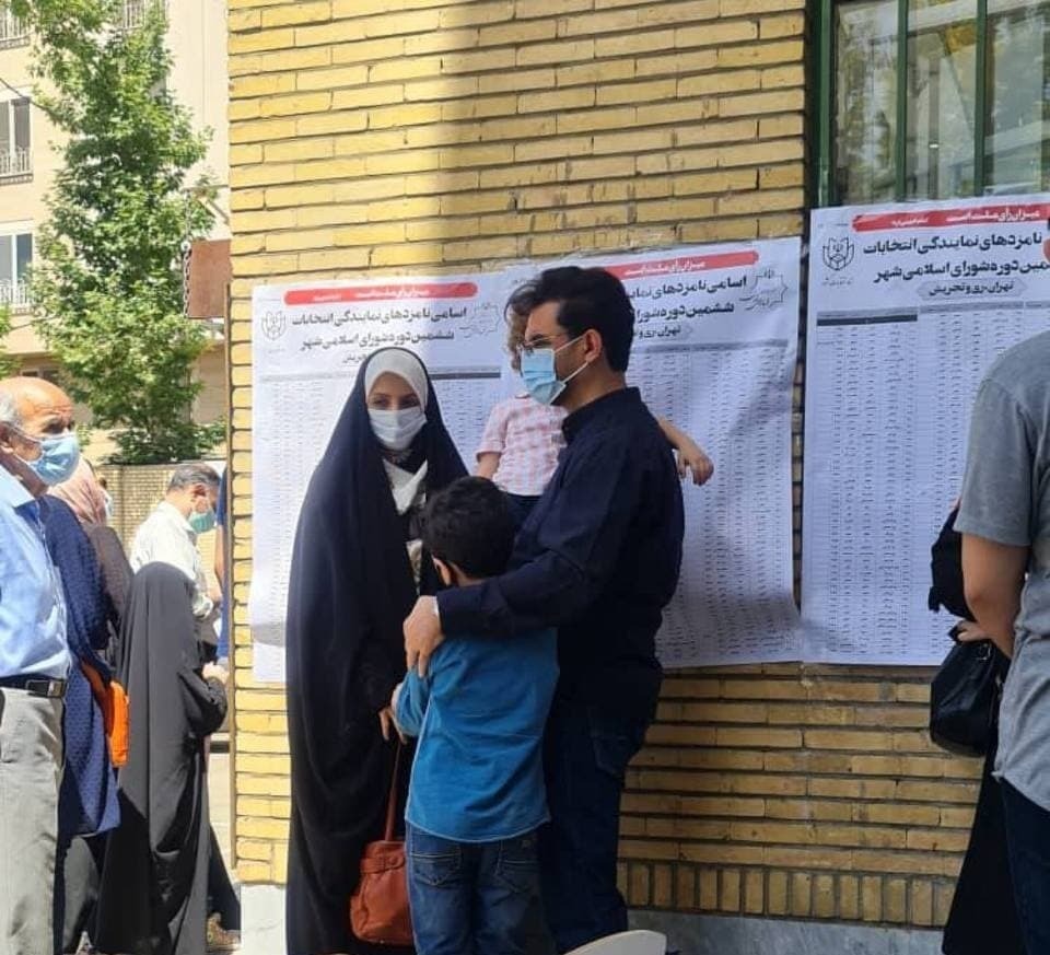 حضور شخصیت های سیاسی در پای صندوق رای آذری جهرمی