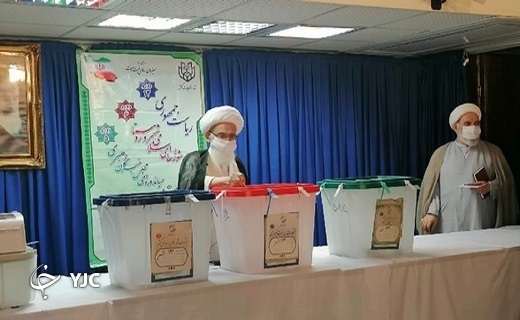 حضور پرشور مردم قم پای صندوق های رای+تصاویر
