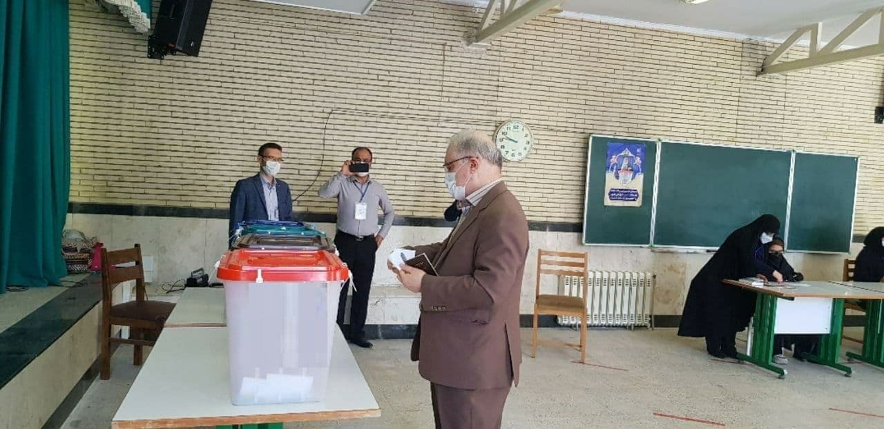 حضور شخصیت های سیاسی در پای صندوق رای وزیر بهداشت