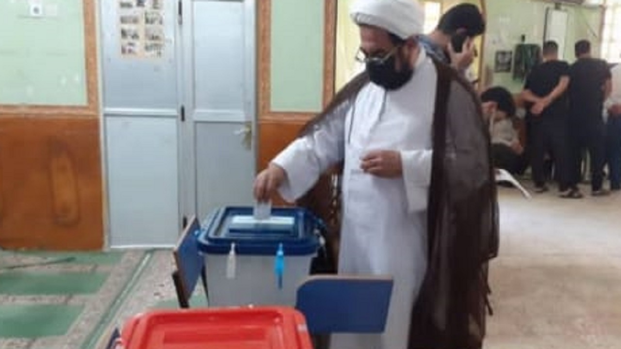 مسئولان شادگان در انتخابات شرکت کردند