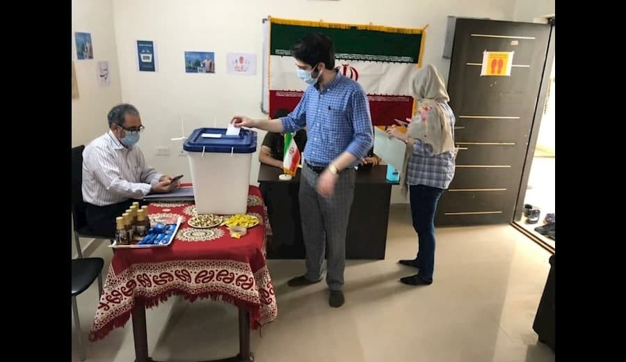 حضور پرشور ایرانیان خارج از کشور در انتخابات ریاست جمهوری + عکس