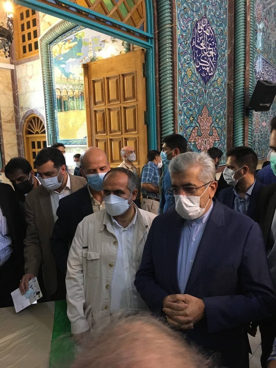 حضور شخصیت های سیاسی در پای صندوق رای رضا اردکانیان