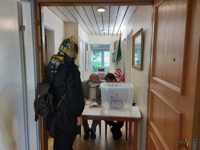 حضور پرشور ایرانیان خارج از کشور در انتخابات ریاست جمهوری + عکس