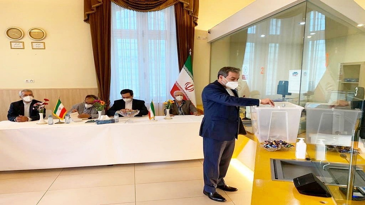 عراقچی رای خود را به صندوق انداخت