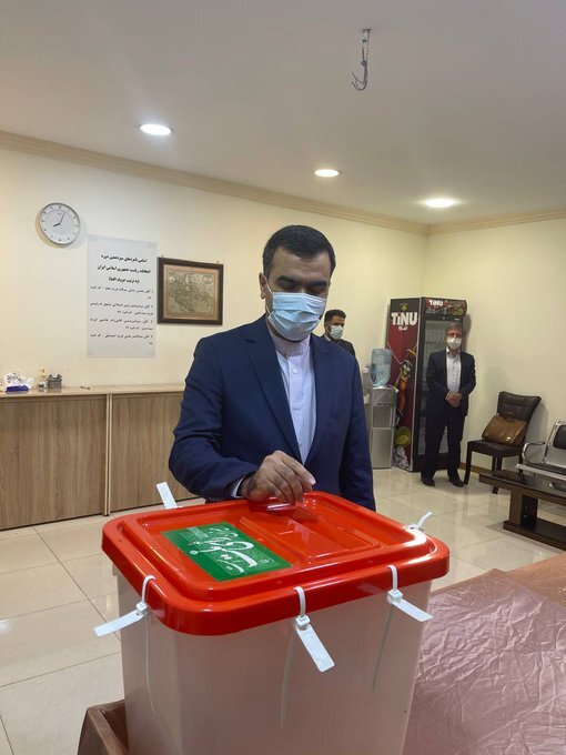 حضور پرشور ایرانیان خارج از کشور در انتخابات ریاست جمهوری + عکس