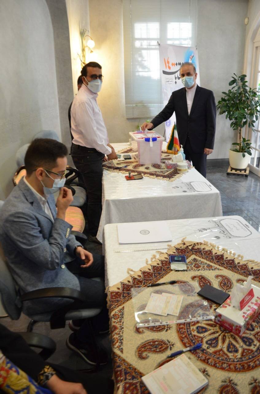 حضور پرشور ایرانیان خارج از کشور در انتخابات ریاست جمهوری + عکس