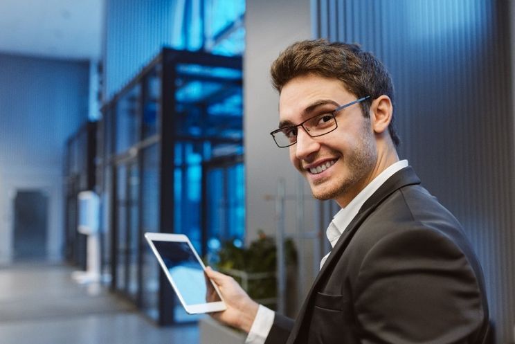 یک لبخند چگونه می&zwnj;تواند روی عزت نفس تأثیر بگذارد؟