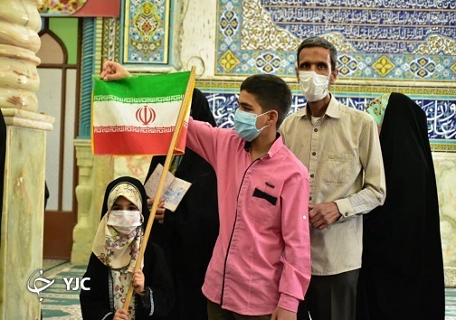 تصاویر حضور مردم خوزستان در انتخابات/اهدای گل لاله به رای دهندگان در بهبهان