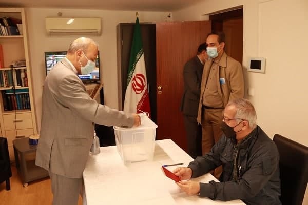 حضور پرشور ایرانیان خارج از کشور در انتخابات ریاست جمهوری ۱۴۰۰ + عکس