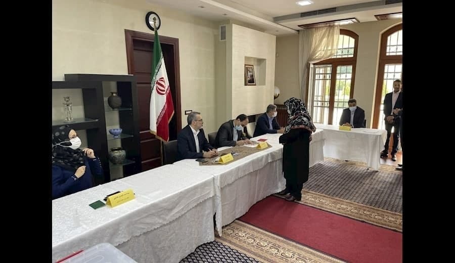 حضور پرشور ایرانیان خارج از کشور در انتخابات ریاست جمهوری ۱۴۰۰ + عکس