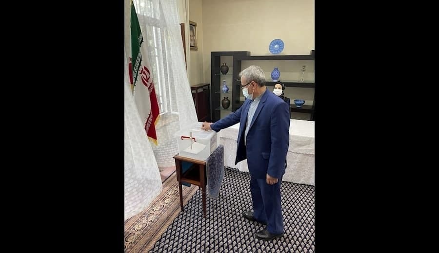 حضور پرشور ایرانیان خارج از کشور در انتخابات ریاست جمهوری ۱۴۰۰ + عکس