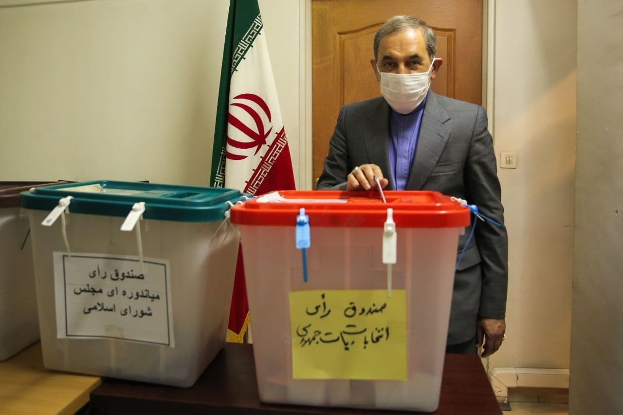 حضور شخصیت های سیاسی در پای صندوق رای علی اکبر ولایتی