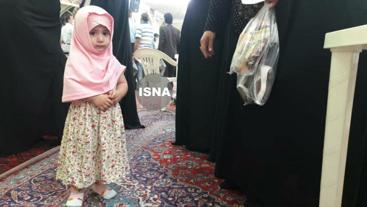  دختر خردسال در رای گیری انتخابات ریاست جمهوری
