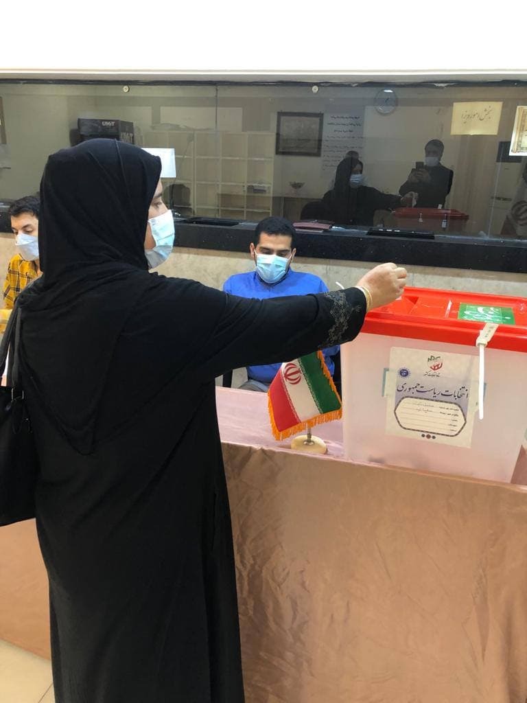 حضور پرشور ایرانیان خارج از کشور در انتخابات ریاست جمهوری ۱۴۰۰ + عکس