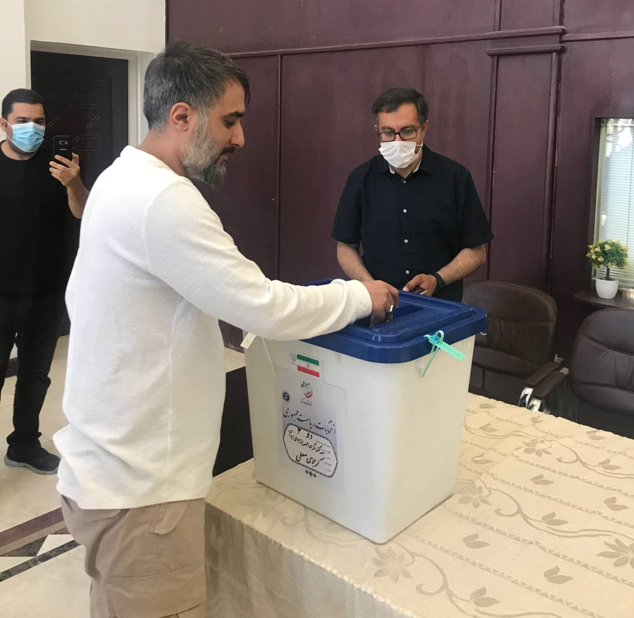 مداحان و سخنرانان رأی خود را به صندوق انداختند+ تصاویر