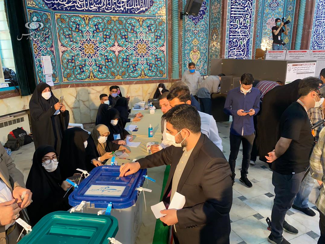 مداحان و سخنرانان رأی خود را به صندوق انداختند+ تصاویر