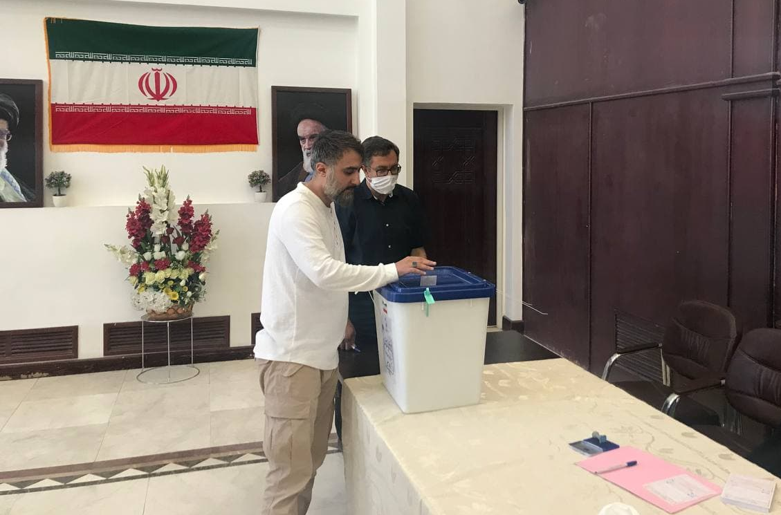 مداحان و سخنرانان رأی خود را به صندوق انداختند+ تصاویر