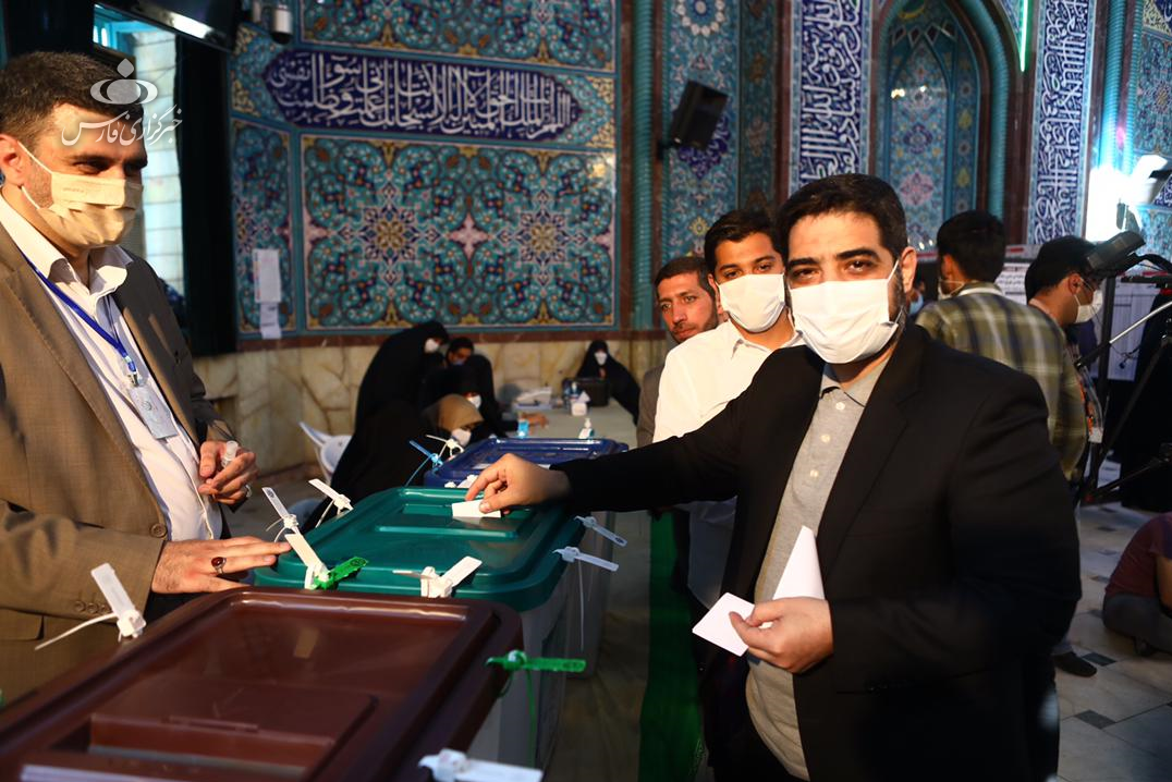 مداحان و سخنرانان رأی خود را به صندوق انداختند+ تصاویر