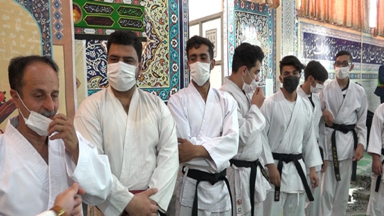 ورزشکاران قمی پای صندوق‌های رای حاضر شدند