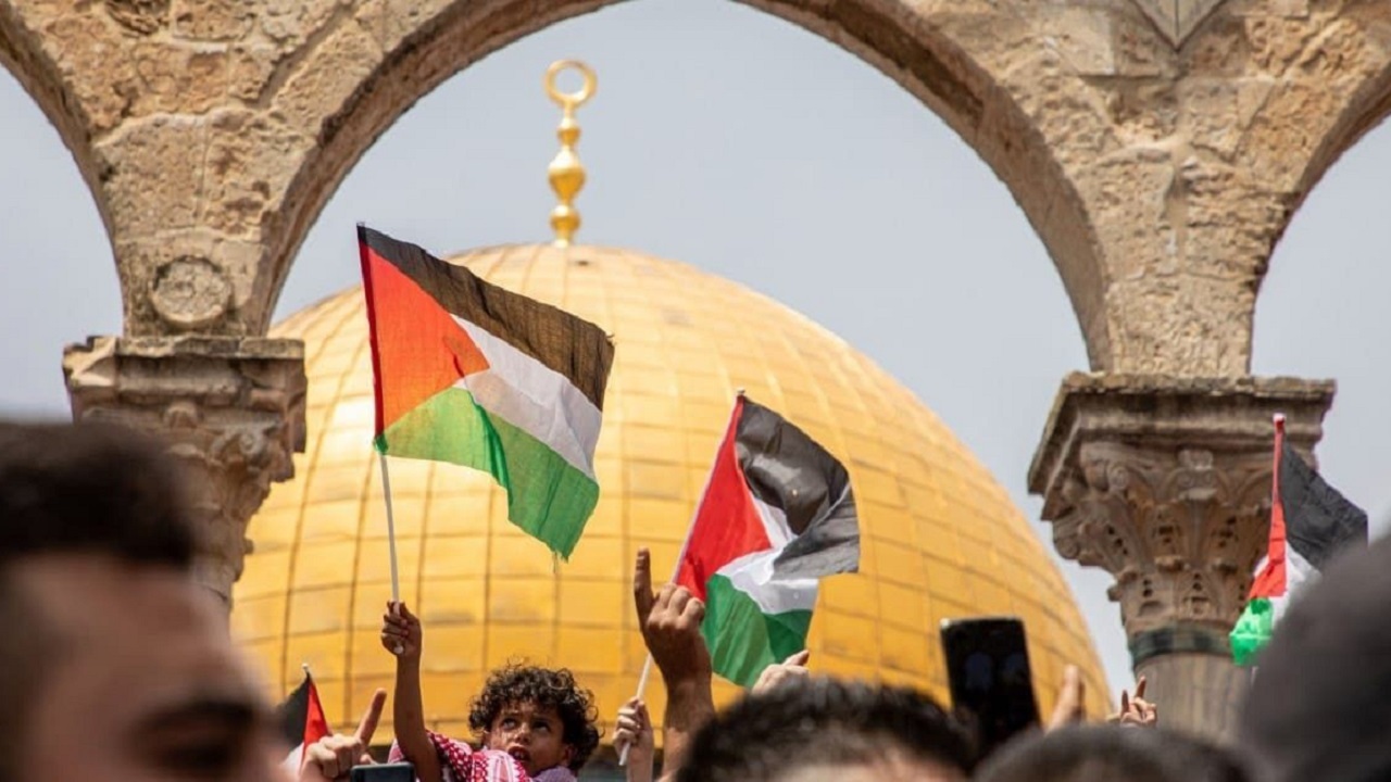 حمله صهیونیست‌ها به تظاهرات فلسطینی‌ها در اعتراض به بی‌حرمتی به ساحت پیامبر (ص) + فیلم و تصاویر