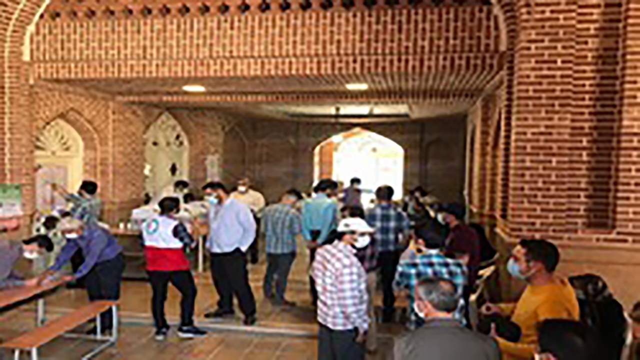 مردم و مسئولان پای صندوق‌های رای در قزوین + تصاویر