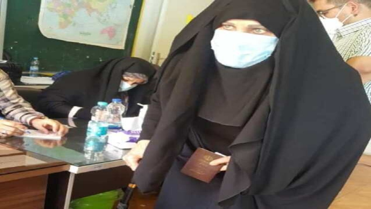 مادر برزگ۱۰۲ ساله البرزی رای خود را به صندوق انداخت + عکس