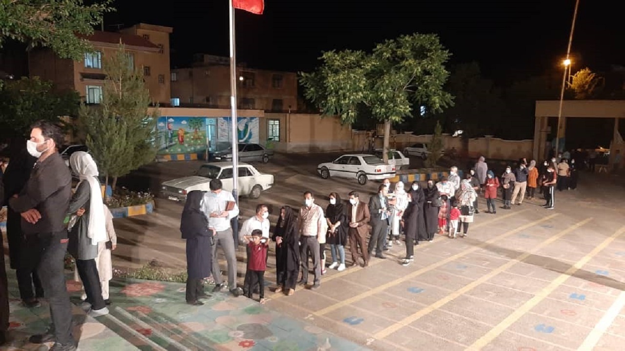 مشارکت مردم در ساعات پایانی رأی گیری قوت گرفت