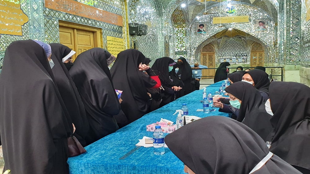 حضور پرشور مردم بافق در شعب اخذ رای امامزاده عبدالله(ع) و مسجد جامع