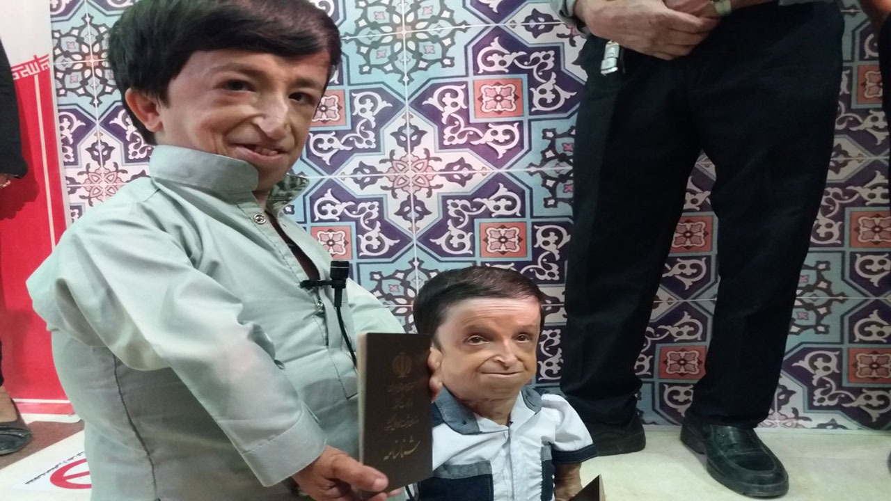 از پیرمرد ۱۱۰ ساله تا مادری با ۴ کودک قد و نیم قد در صف رای از پیرمرد ۱۱۰ ساله تا مادری با ۴ کودک قد و نیم قد در صف رای