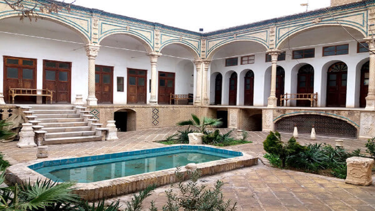 خانه تاریخی زند آینه تمام نمای صنایع‌دستی قم می‌شود