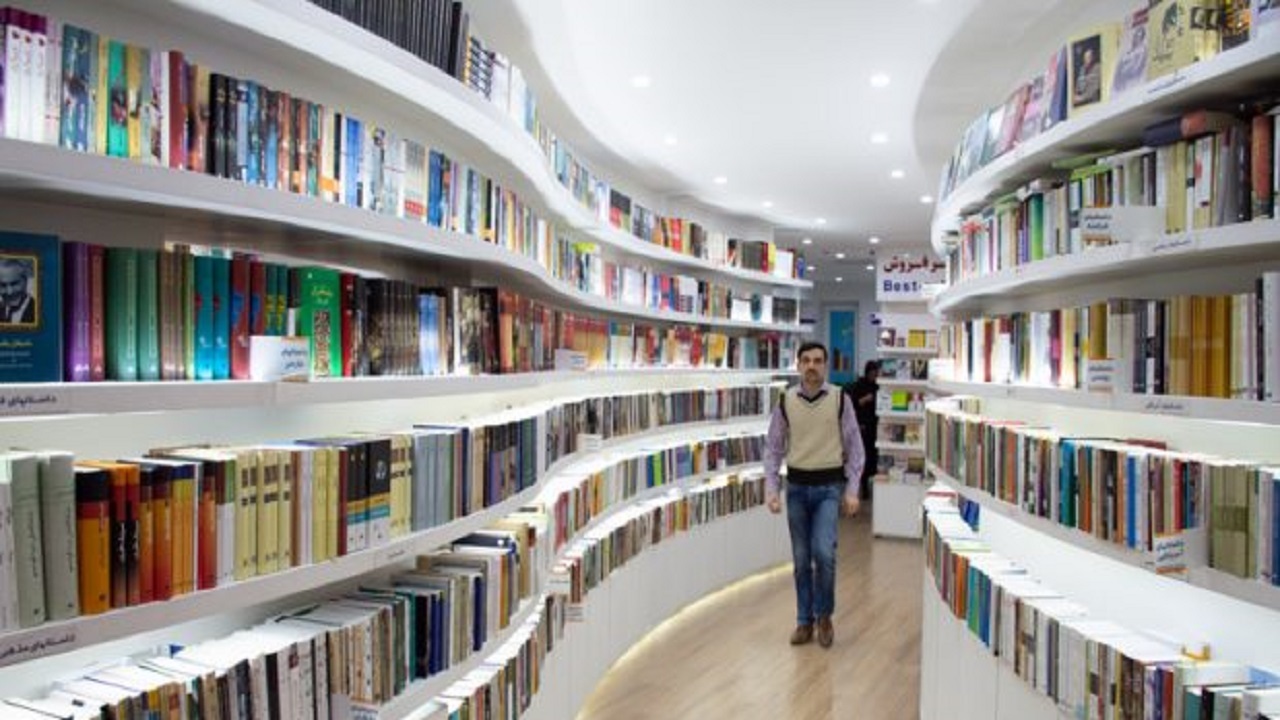 دنیای کتاب قم پرفروش‌ترین کتابفروشی کشور شد
