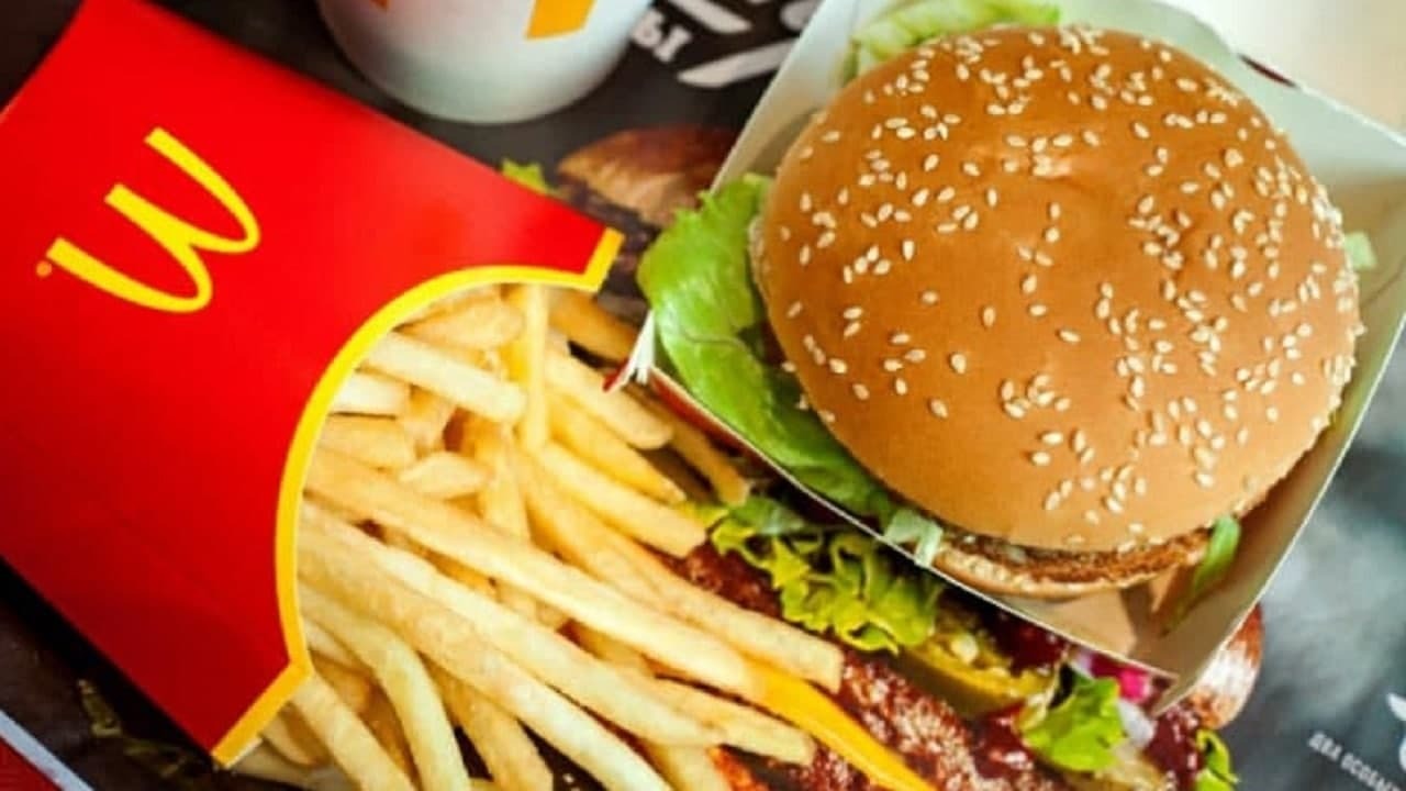 مک دونالد با لامبورگینی و فراری از مشتریان خود پذیرایی می‌کند