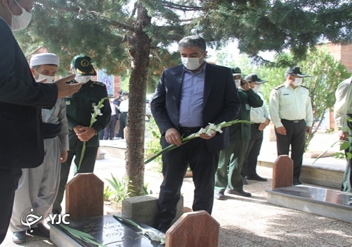 گلباران و غبارروبی گلزار شهدای مهاباد به مناسبت سوم خرداد گلباران و غبارروبی گلزار شهدای مهاباد به مناسبت سوم خرداد