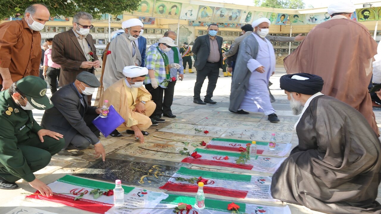 مزار شهدای سوم خرداد در قم غبارروبی شد