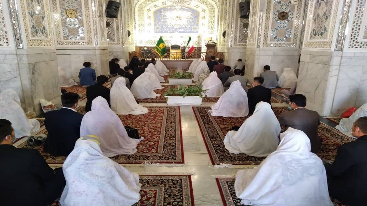 برگزاری مراسم جشن ۱۰۰ زوج جوان مشهدی در حرم امام رضا (ع)