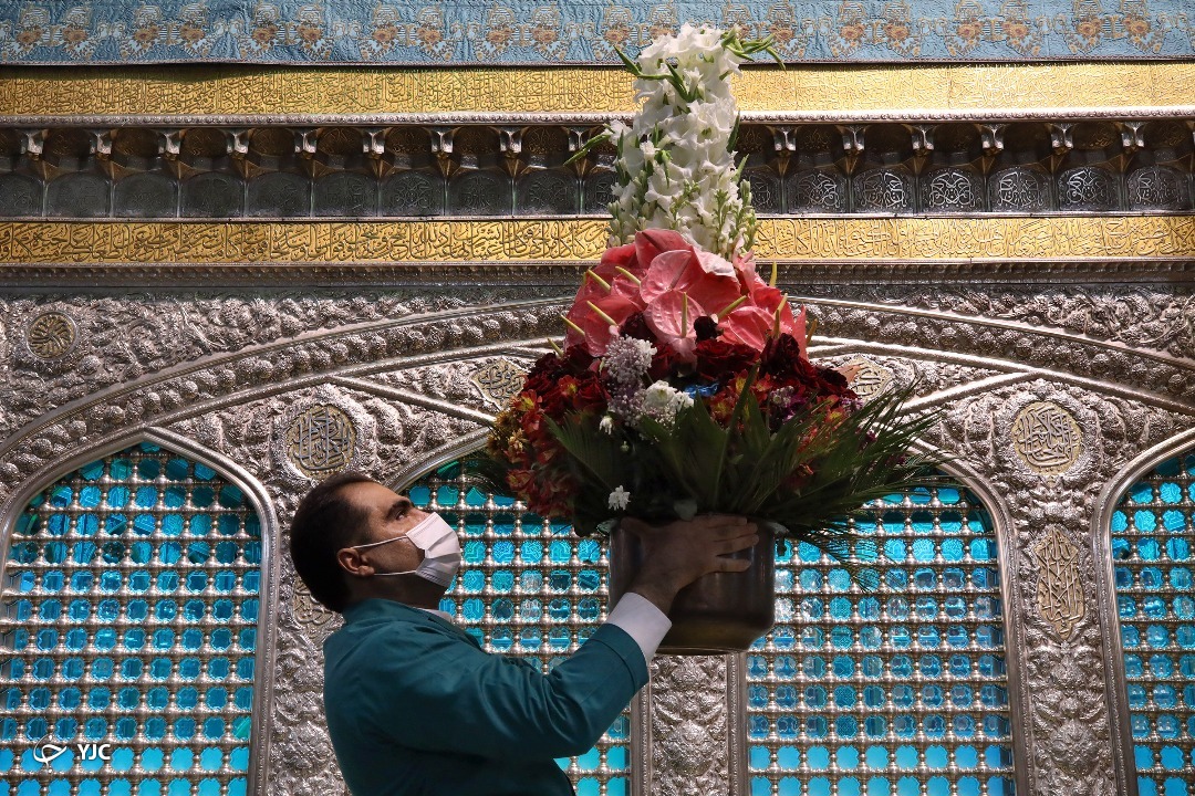تلاش خادمان حرم مطهر رضوی برای میزبانی باشکوه از زائران به مناسبت میلاد امام رضا (ع) تلاش خادمان حرم مطهر رضوی برای میزبانی باشکوه از زائران به مناسبت میلاد امام رضا (ع)